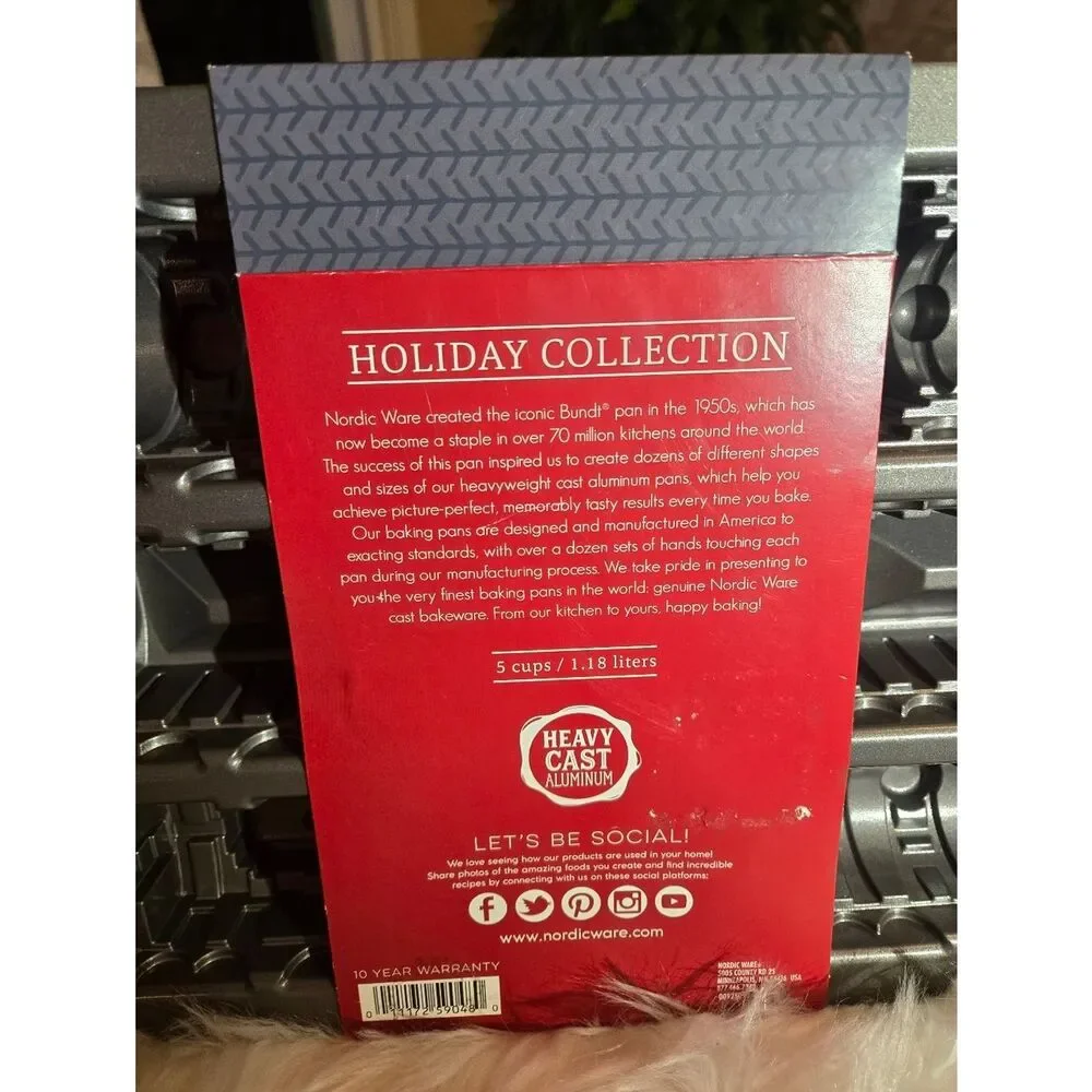 NWT Nordic Ware Train Cakelet Pan